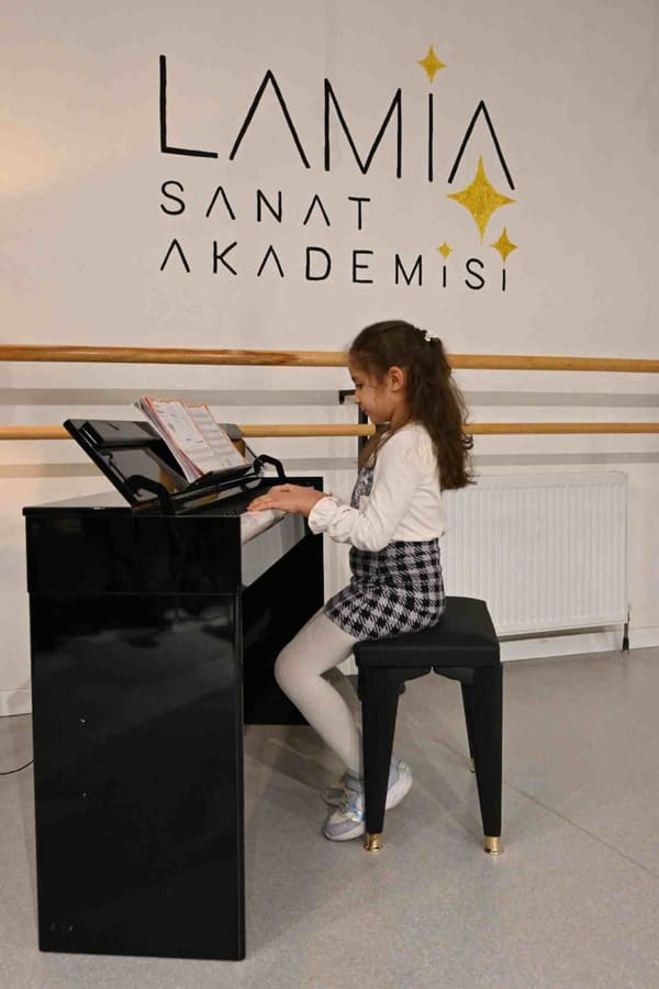 Lamia Dans ve Sanat Akademi - 7. Fotoğraf