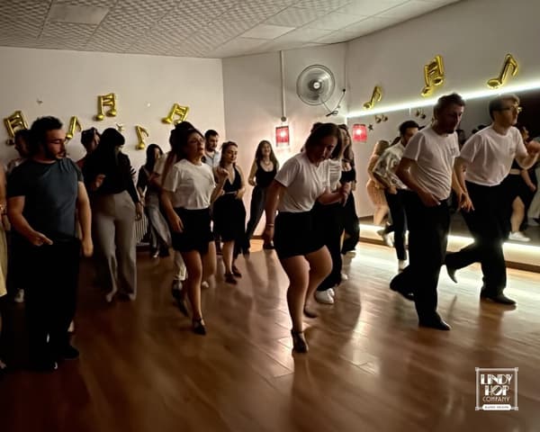 Lindy Hop Company - 1. Fotoğraf Lindy Hop Company - 1. Fotoğraf